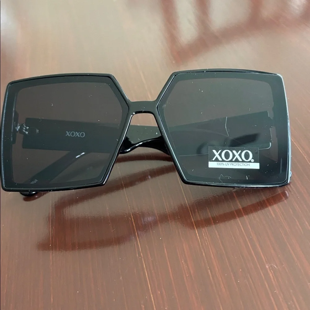 XOXO  100% UV protection,black geometric square frame,black lens